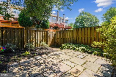 6308 Lightburn Ct, Centreville, VA 20121 - photo 5