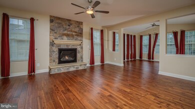 12843 Chandon Cross Rd, Woodbridge, VA 22193 - photo 6