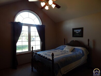 3325 SW 46th St, Topeka, KS 66610 - photo 6