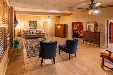 3905 Woodvine Dr, Euless, TX 76040 - photo 4