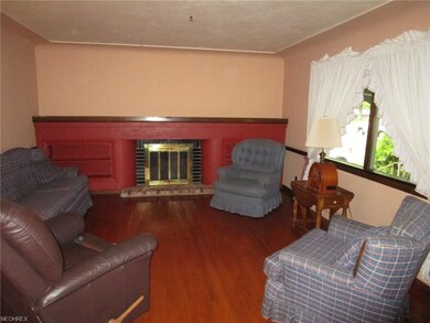 Living Room with Hardwood Floor and Gas Fireplace