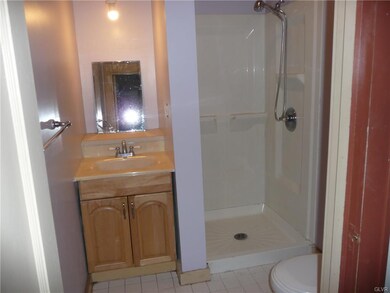 Full bathroom of first floor bedroom.