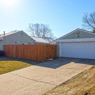 624 32nd St, West Des Moines, IA 50265 - photo 3