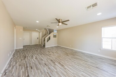 006-photo-living-room-13730990