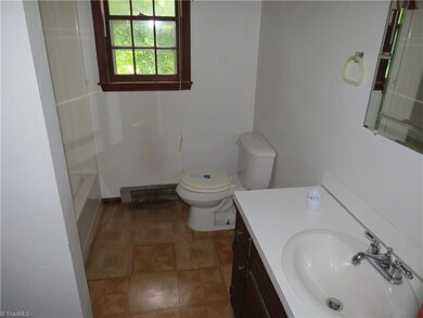 522 Staples St, Reidsville, NC 27320 - photo 7