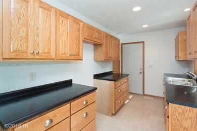 308 W 15th St N, Newton, IA 50208 - photo 3