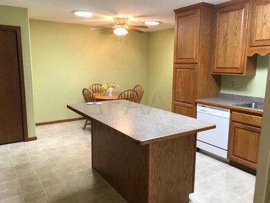 817 Kirkwood Dr, Grand Forks, ND 58201 - photo 5