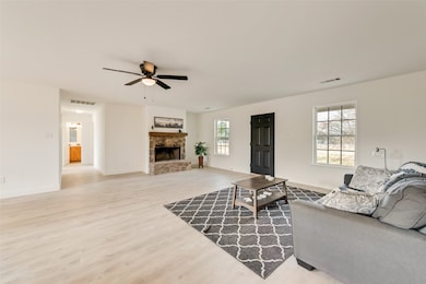 5828 Thousand Oaks Dr, Joshua, TX 76058 - photo 4