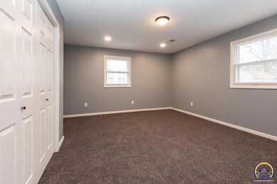 828 SW Parkview St, Topeka, KS 66606 - photo 6
