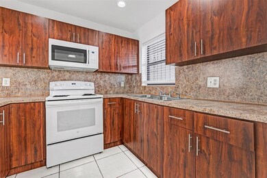 6215 W 24th Ave unit 2037, Hialeah, FL 33016 - photo 2