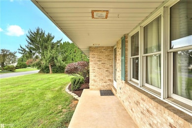 6989 Bergen Cir, Bethlehem, PA 18017 - photo 2