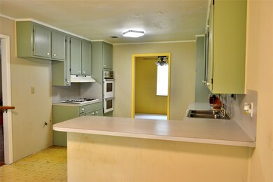 Plenty of counterspace and storage in this kitchen