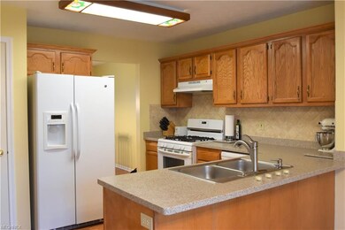 775 Hollyview Dr, Sheffield Lake, OH 44054 - photo 3