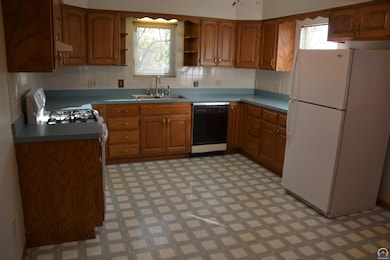 411 Elm St, Overbrook, KS 66524 - photo 2