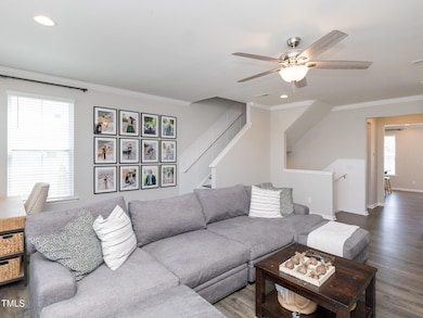 036_601_grand_central_st_living_rm