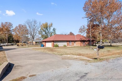 276 Elm Dr, Pryor, OK 74361 - photo 2