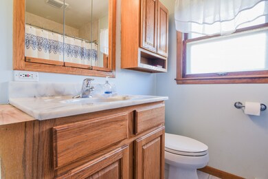 1526 Roanoke Ave, Aurora, IL 60506 - photo 3