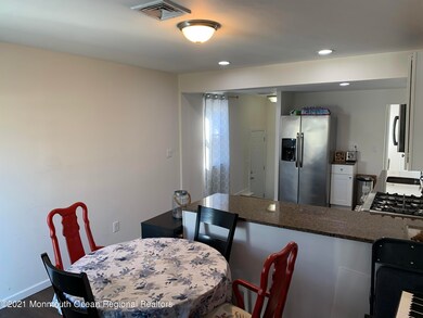 Eat-in Kitchen