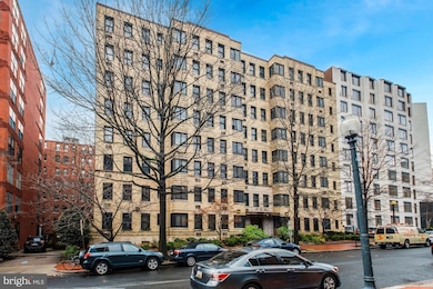 Swarthmore Condos unit 706, Washington, DC 20037 - photo 3