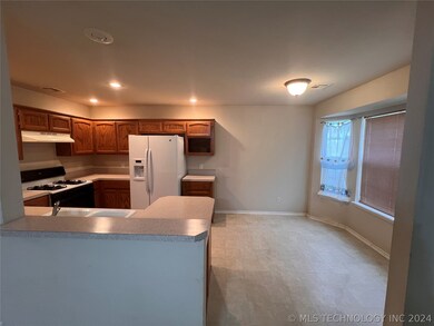 810 N Cherokee Ave, Claremore, OK 74017 - photo 5