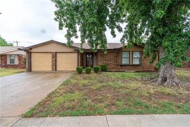 1429 NE 3rd St, Moore, OK 73160 - photo 3