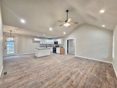 305 Hunters Cir, Russellville, KY 42276 - photo 2