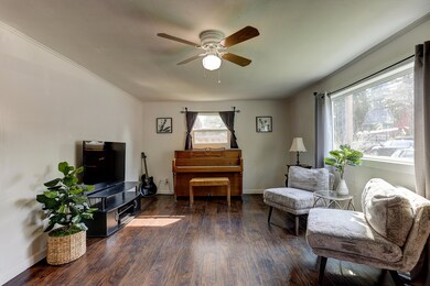 434 NE Dekalb Ave, Bend, OR 97701 - photo 4