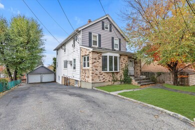 8 Jackson St, Glen Cove, NY 11542 - photo 3