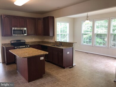 7422 Tottenham Dr, White Plains, MD 20695 - photo 6