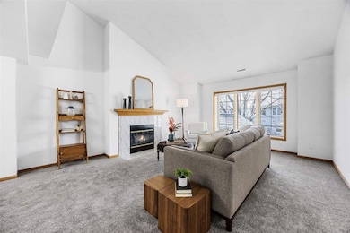 15 Camborne Cir, Iowa City, IA 52245 - photo 2