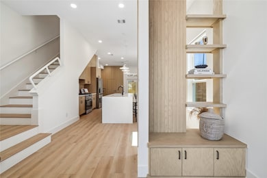 Step into style with this thoughtfully designed en