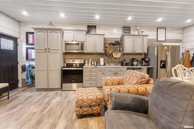 221 E Gore St, Goreville, IL 62939 - photo 5