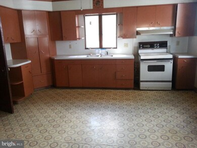 320 Hughes St, New Ringgold, PA 17960 - photo 4