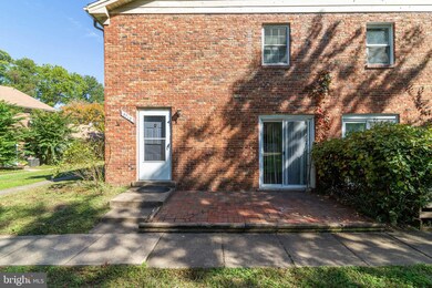 9710 Hagel Cir unit D, Lorton, VA 22079 - photo 2