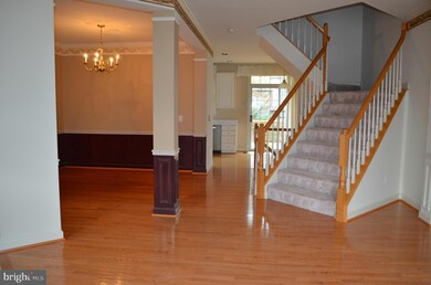 9908 Michael Schar Ct, Vienna, VA 22181 - photo 4