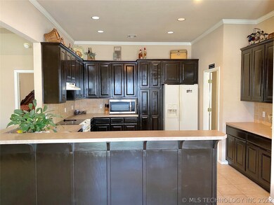 Additional barstool space, perfect for entertainin