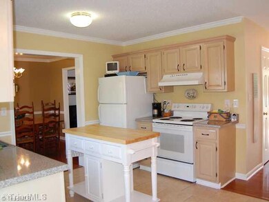 3302 Kemper Ct, High Point, NC 27265 - photo 3