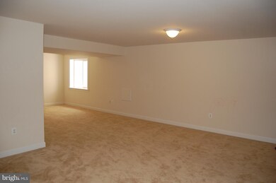 25204 Crested Wheat Dr, Aldie, VA 20105 - photo 2