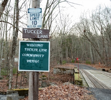 34R Tucker Ln, Sutton, MA 01590 - photo 2