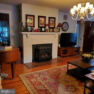 228 Philadelphia Ave, Waynesboro, PA 17268 - photo 6