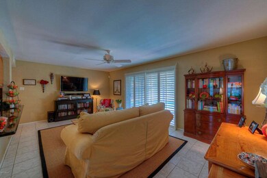 004_Family Room