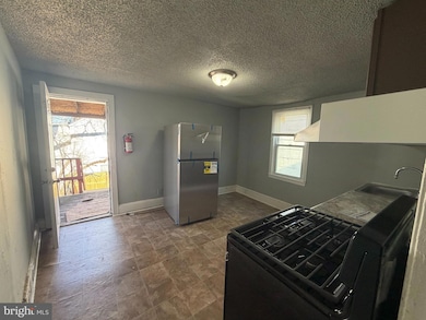 205 Jones Ave unit 2, Burlington, NJ 08016 - photo 3