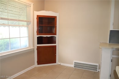 5134 Thomas St, Maple Heights, OH 44137 - photo 4