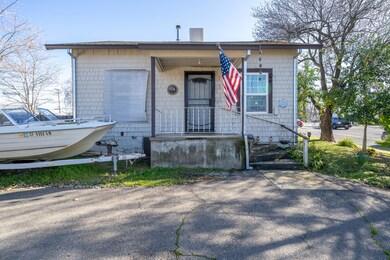 1635 Pleasant St-6