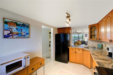 2111 Barkeley Ln unit 18, Fort Myers, FL 33907 - photo 6