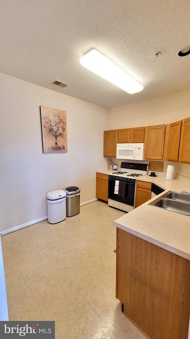 7416 Hindon Cir, Windsor Mill, MD 21244 - photo 4