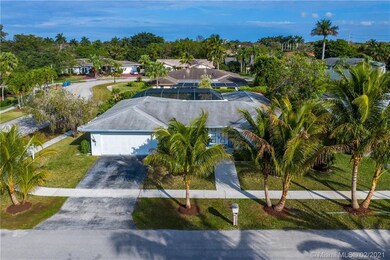 570 Oakwood Ln, Weston, FL 33326 - photo 2