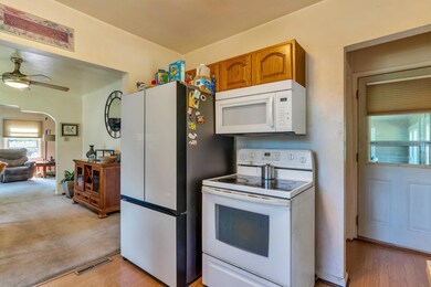 6a Kitchen to Dining Area