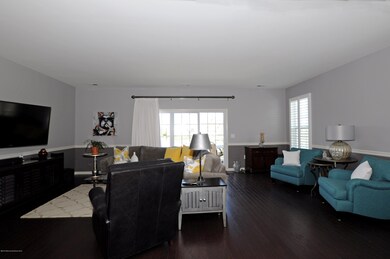 008_Living Room