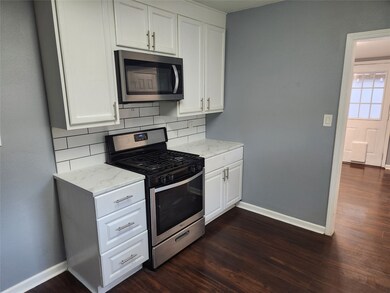 715 W Cleveland St, Alvin, TX 77511 - photo 4